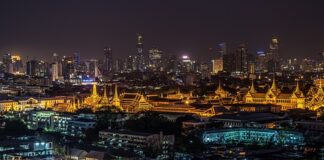 Ile godzin trwa lot do Bangkoku?